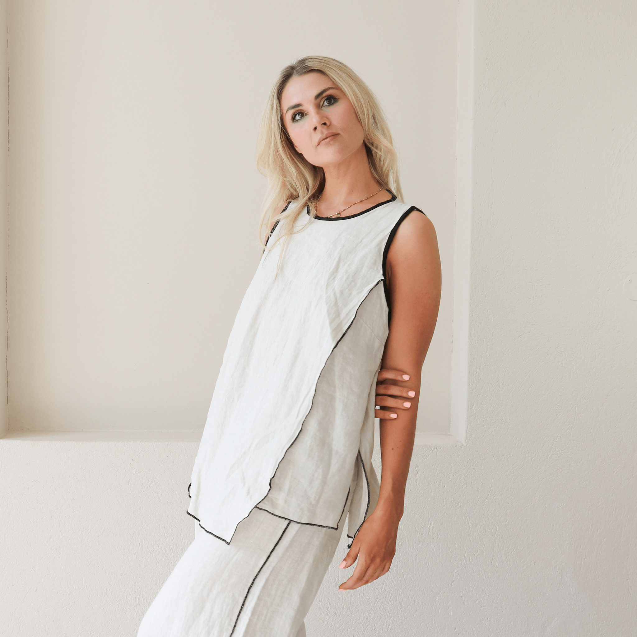 TOSCA LINEN BLACK TRIM VEST